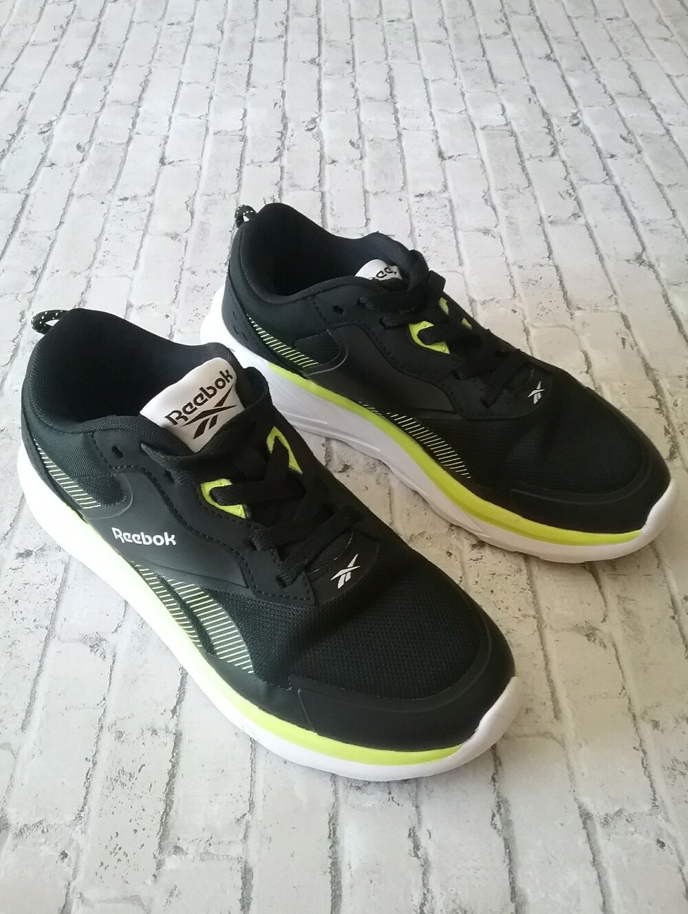 Reebok Black and Neon Yellow Girl's Low-Top Athletic Shoes 5